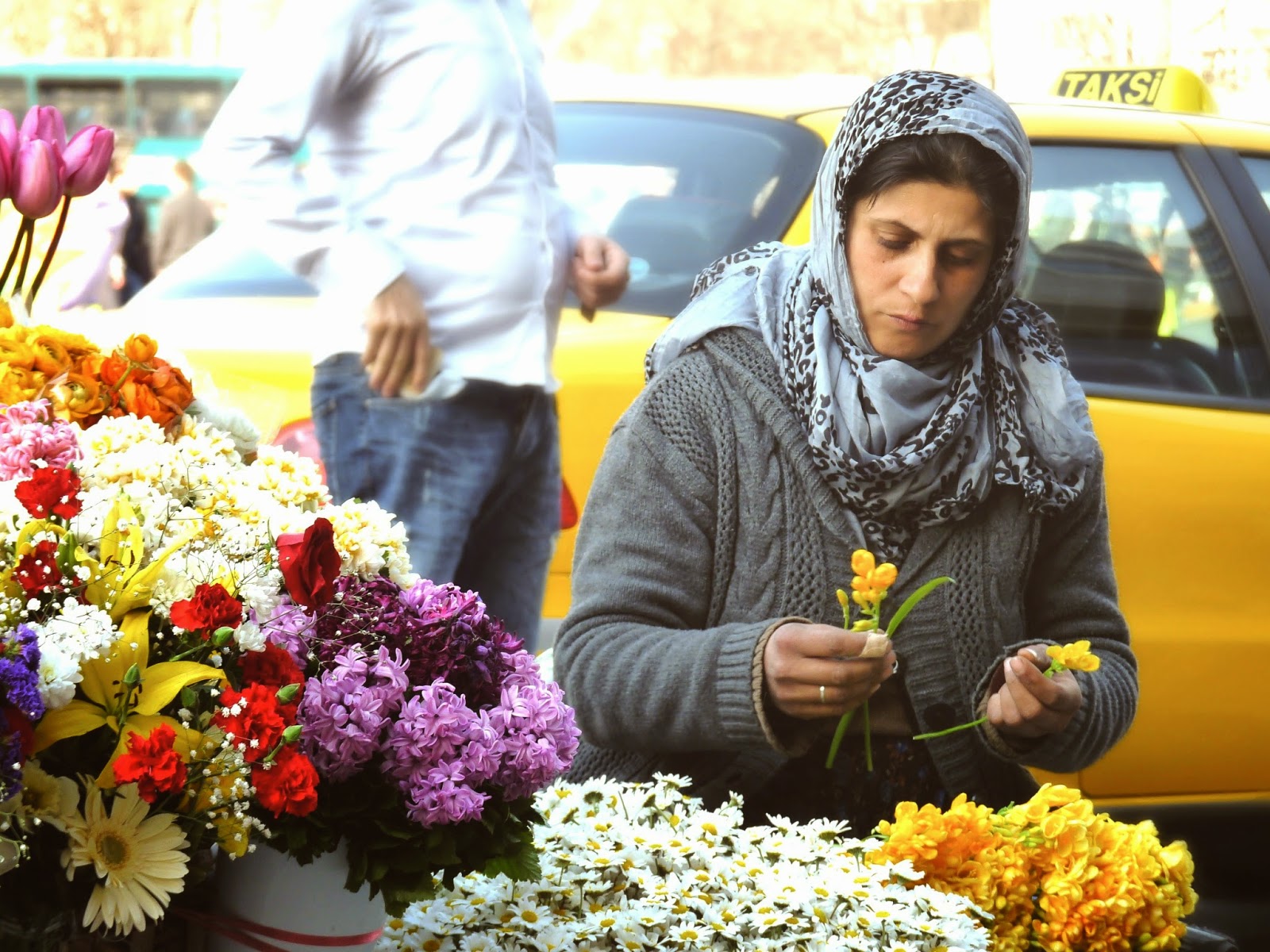 Venditrice di fiori a Taksim Square - foto di Elisa Chisana Hoshi