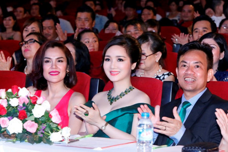 'Hoa hau khong tuoi' Giang My dien dam tre vai goi cam - Anh 7