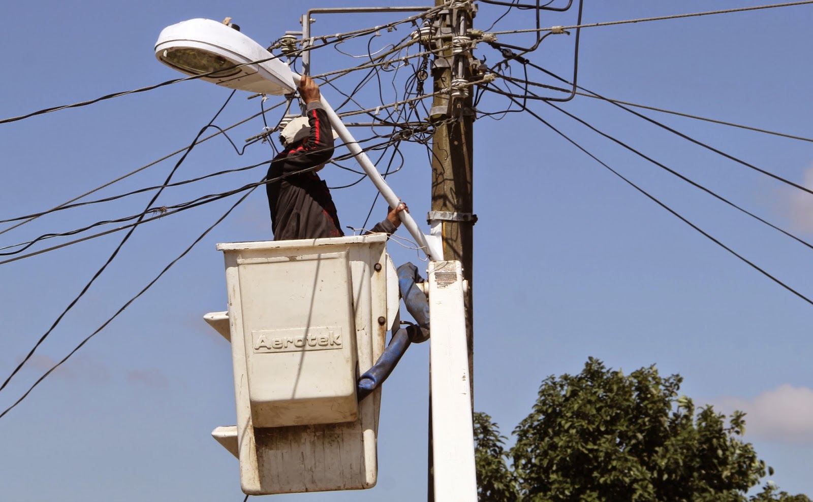 VaXtuxpan. Periodismo Virtual.: AVANZA REHABILITACIÓN DE CAMINOS Y