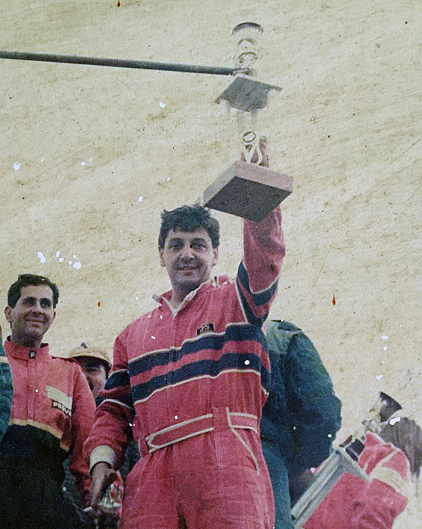 28 de noviembre , 2004 / SANTIAGO GONZALEZ MORIA VOLVIENDO DE CORRER EN TC PISTA