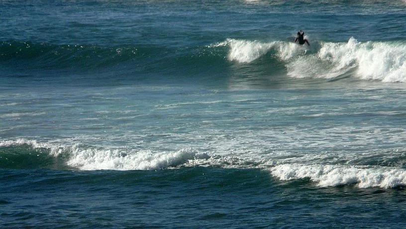 Surfear en Sopelana en Octubre