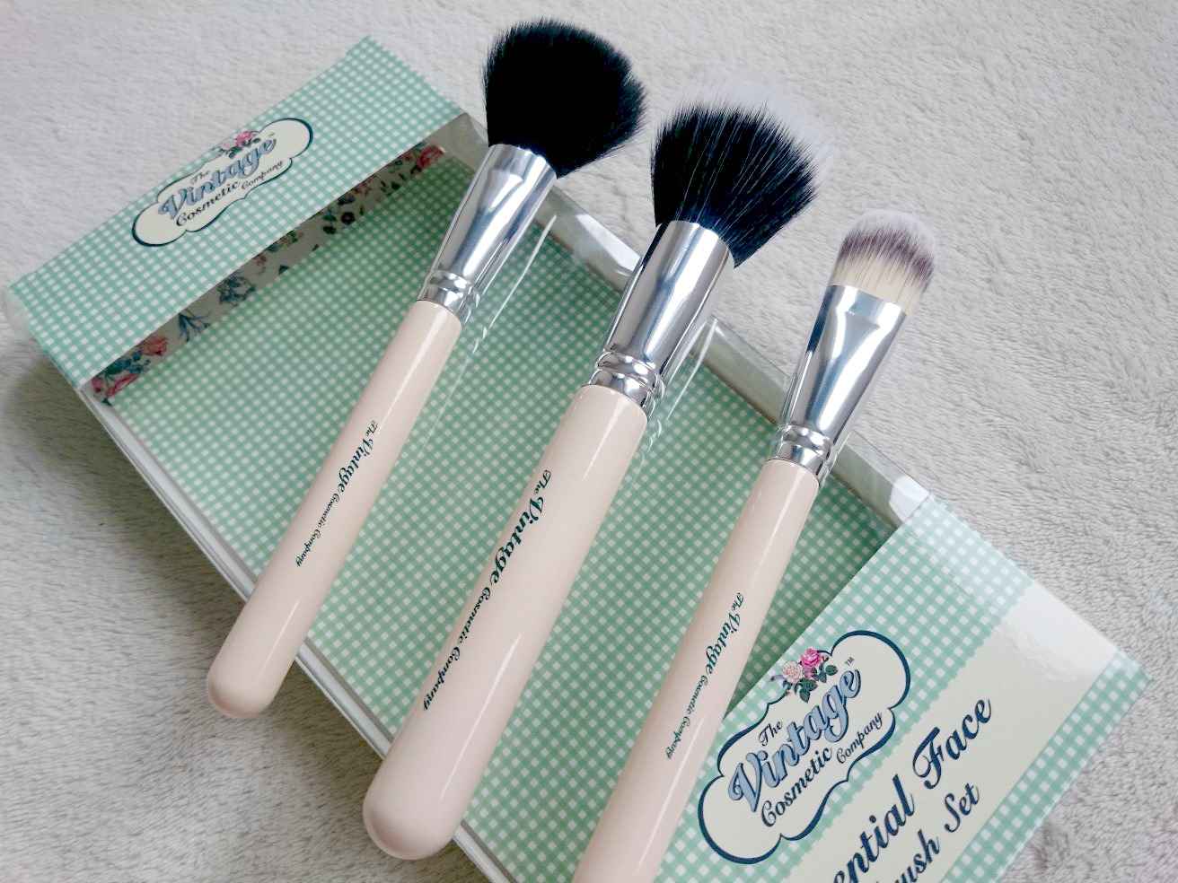 The Vintage Cosmetics Company Brushes Alice Anne