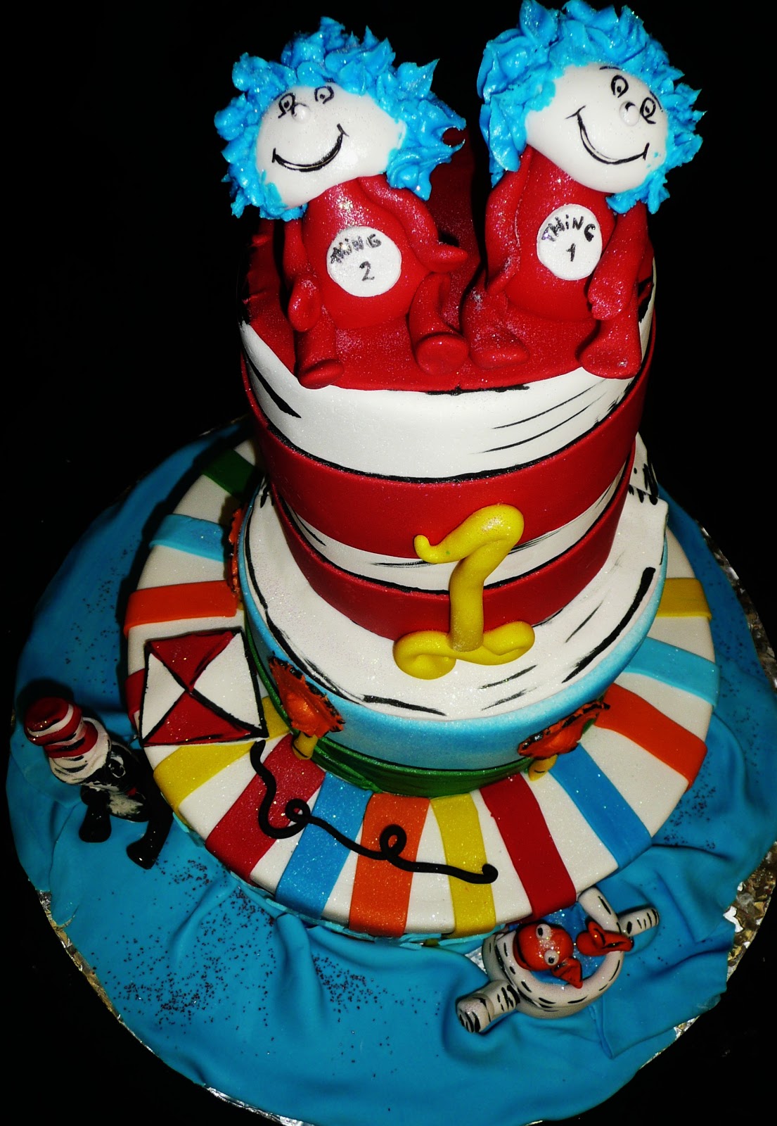 Baking with Roxana's Cakes: Cat in the Hat themed Cake