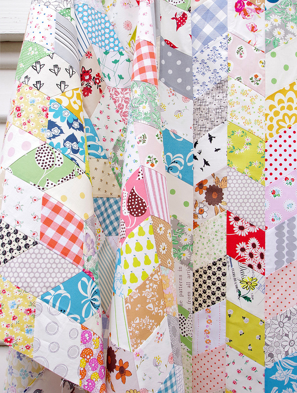 One Patch Quilts :: Diamonds | © Red Pepper Quilts 2018 #redpepperquilts #onepatchquilts #scrapquilt