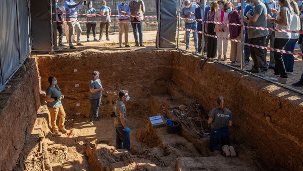 El plan del Gobierno para la Memoria Histórica incluye la ilegalización de asociaciones franquistas y exhumar fosas en toda España