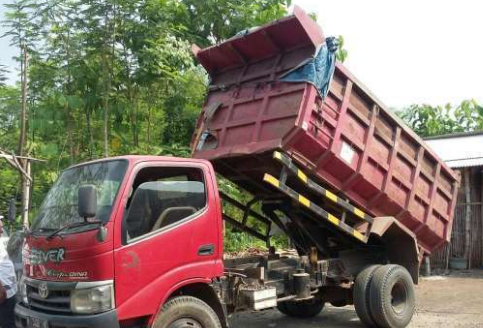 Toyota Dyna Dump Truck-merah hati