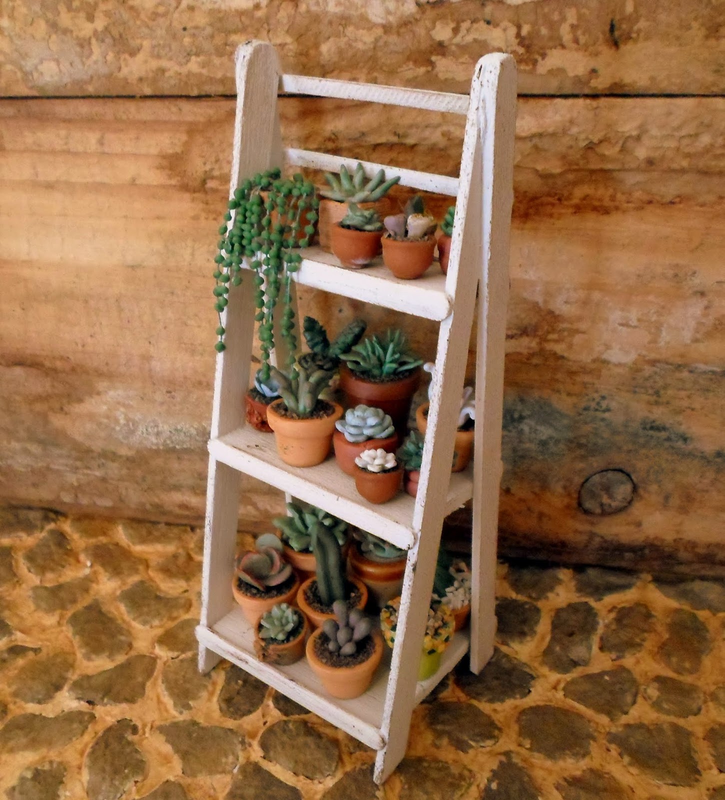 estantes de madera escalera