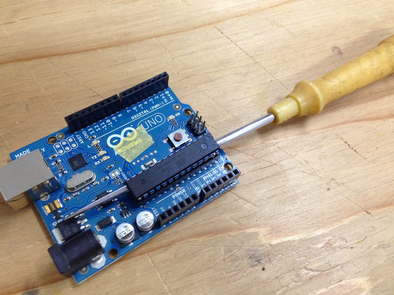 No bread? Make it!: Arduino UNO ブートローダー書き込み w/ AVR ISP mkII