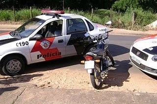 Motociclista foge de bloqueio policial em Ribeirão Bonito