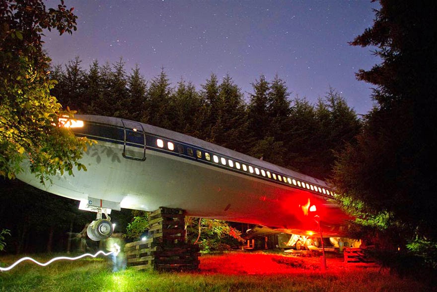 “You need to acquire two things: An airliner, and suitable land to host it” - Man Lives In A Boeing 727 In The Middle Of The Woods