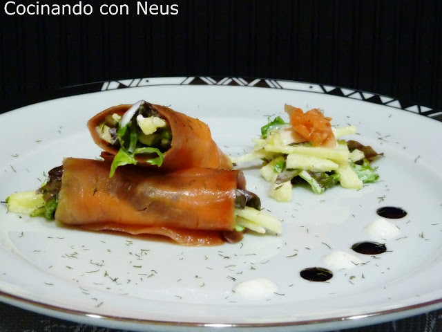  Rollos de salmón ahumado 