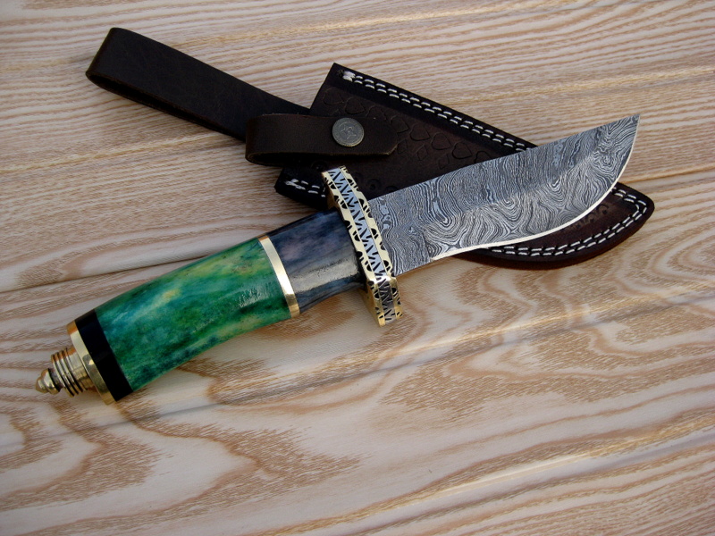The world of knives & Daggers Professional hunting knife
