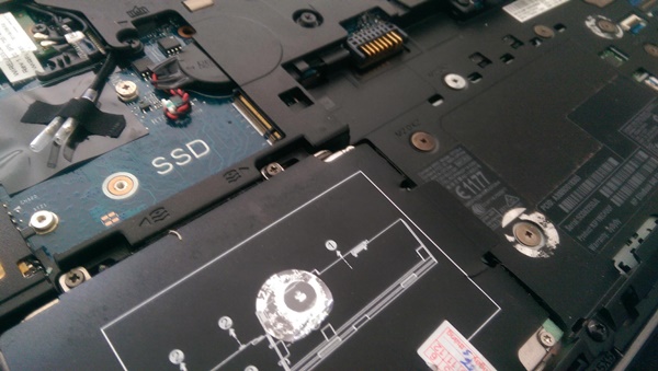 Khe cắm nâng cấp ssd chuẩn M.2 trên laptop HP EliteBook 840 G2