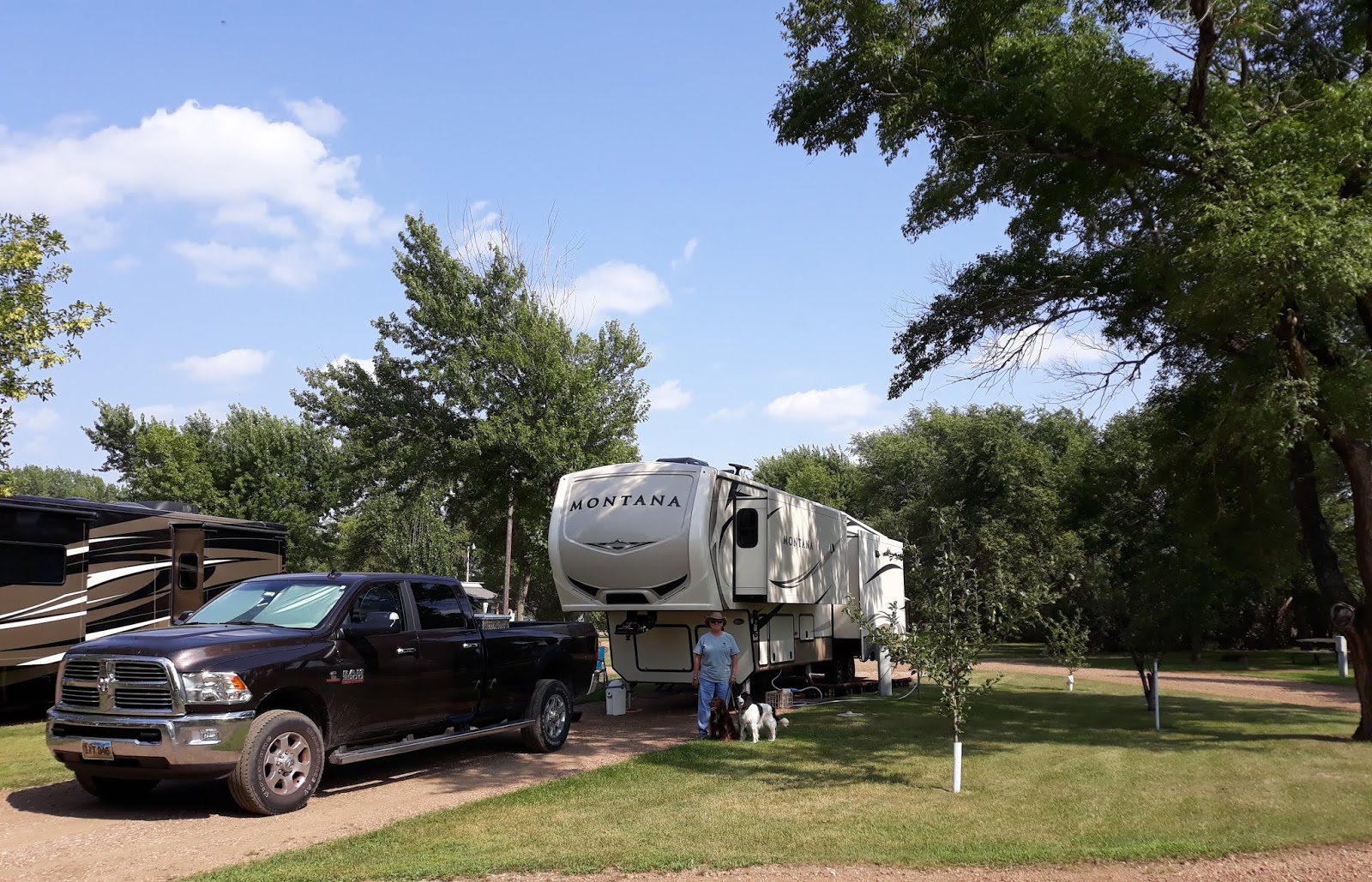 Bob and Carol "Scottish Rovers" 5th Wheeling 2018 08 18 08 23 Wall