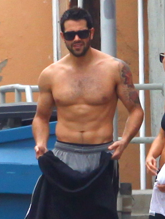 Jesse Metcalfe Goes Shirtless After Gym | Oh yes I am