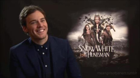 Dang met moi? Hay nhin nu cuoi cua Sam Claflin (Me Before You) de duoc 'sac' day nang luong nao! - Anh 29