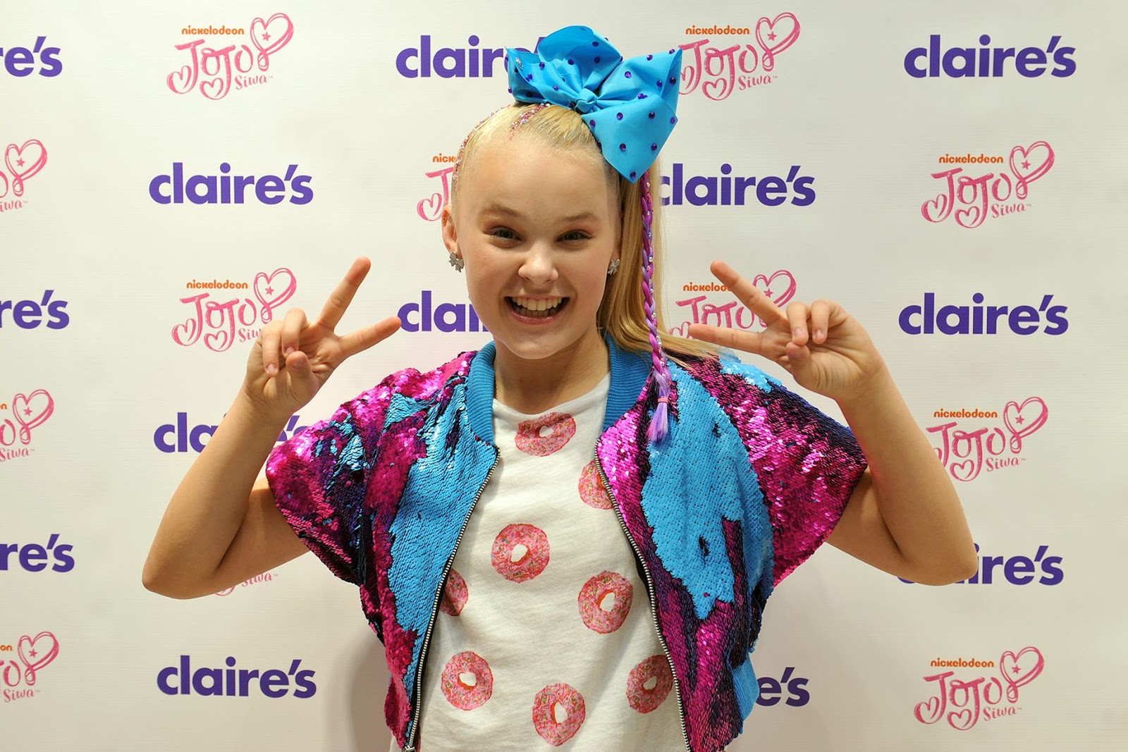 NickALive! JoJo Bows Star JoJo Siwa Sends Fans Into A Frenzy At The