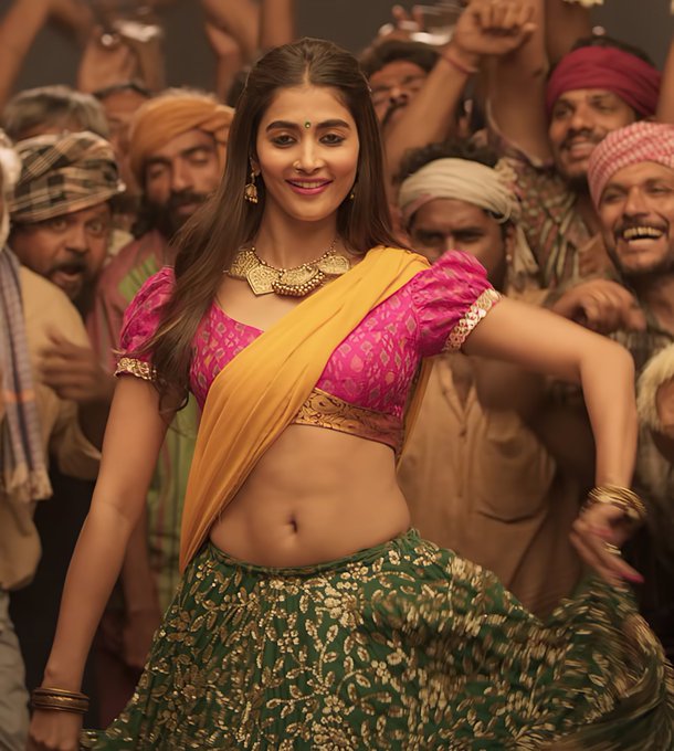 Pooja Hegde Sexy Thighs and Navel