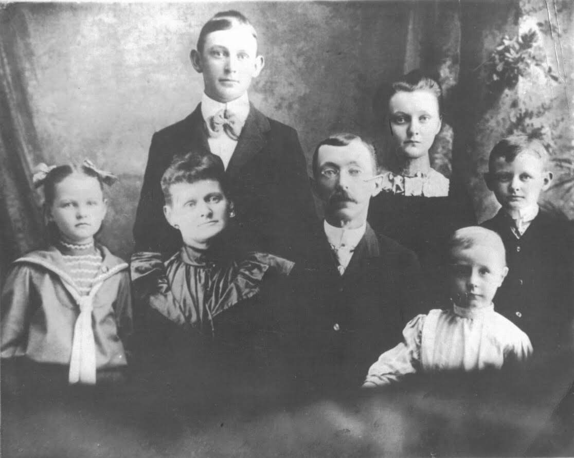 William Harper Irwin family in 1900's