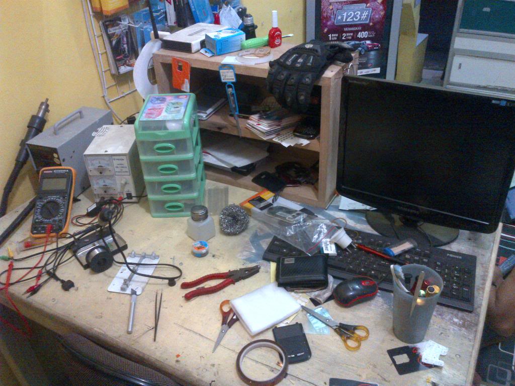 50 Contoh Desain Meja Service Handphone Terbaik