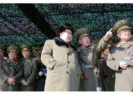 النشاطات العسكريه للزعيم الكوري الشمالي كيم جونغ اون .......متجدد  - صفحة 2 Kim%2BJong-un%2Bvisits%2Bthe%2BDPRK%2Barmy%2Btank%2Bdrills%2B5