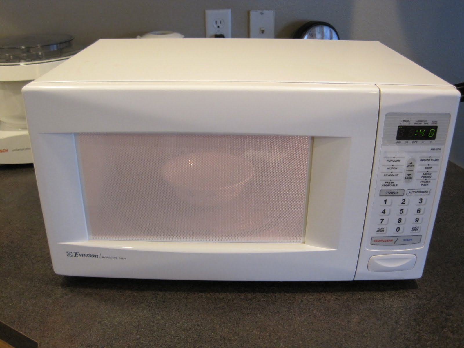 Emerson Microwave Model Mw9338rd