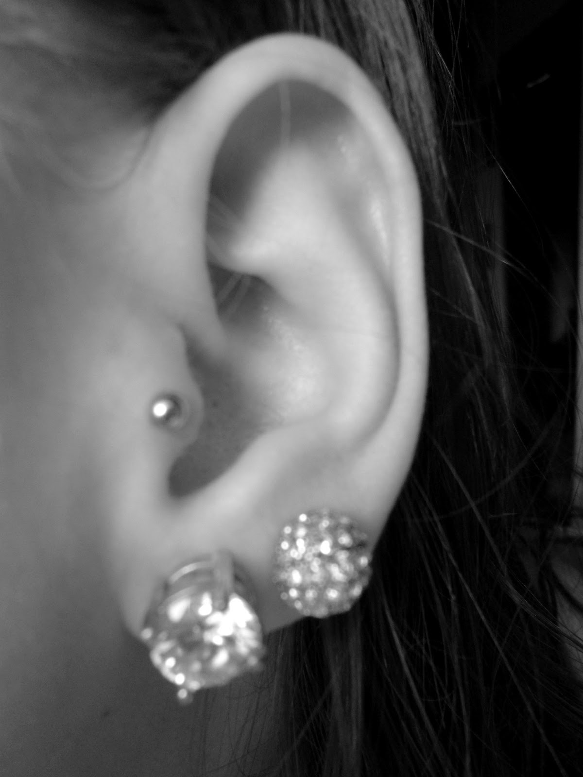 Asty Yaah Mein Tragus Piercing