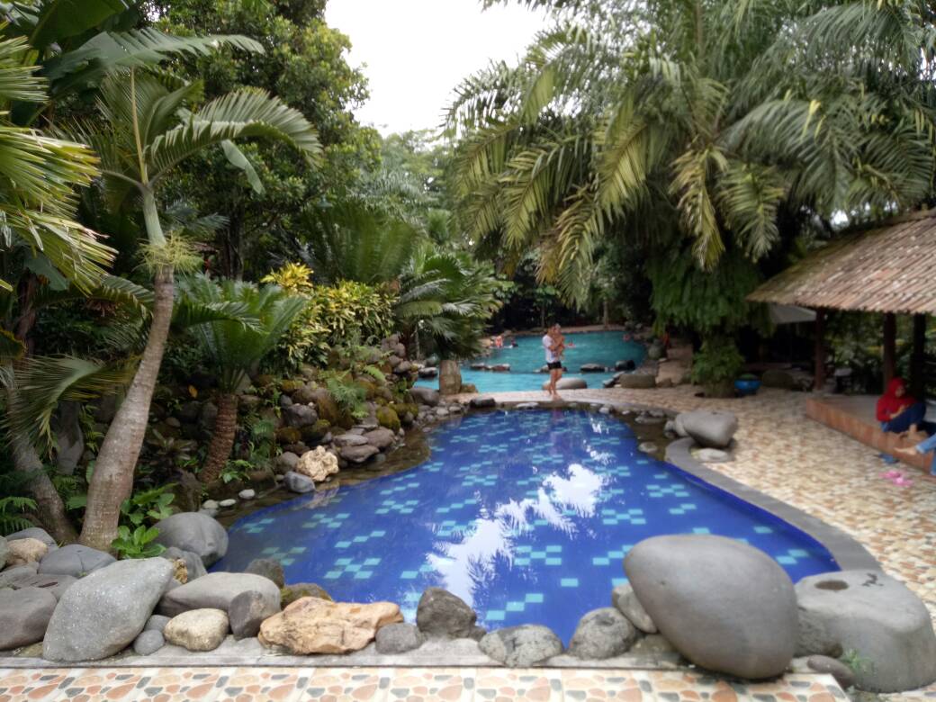 Liburan Seru Bersama Keluarga Berenang Riang Di Ungaran Semarang Rumika S Journey