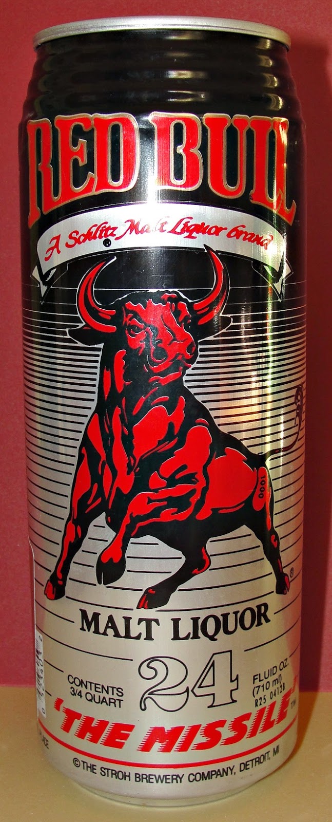 Colección de Latas y Botellas de Cerveza y Coca Cola de Mónica y Miguel