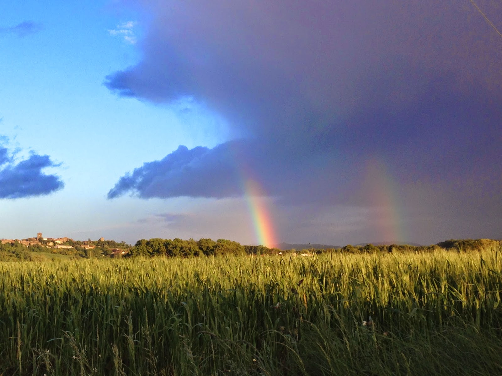 Bellegarde du Razès BELLEGARDE Après la pluie un bel arcenciel.