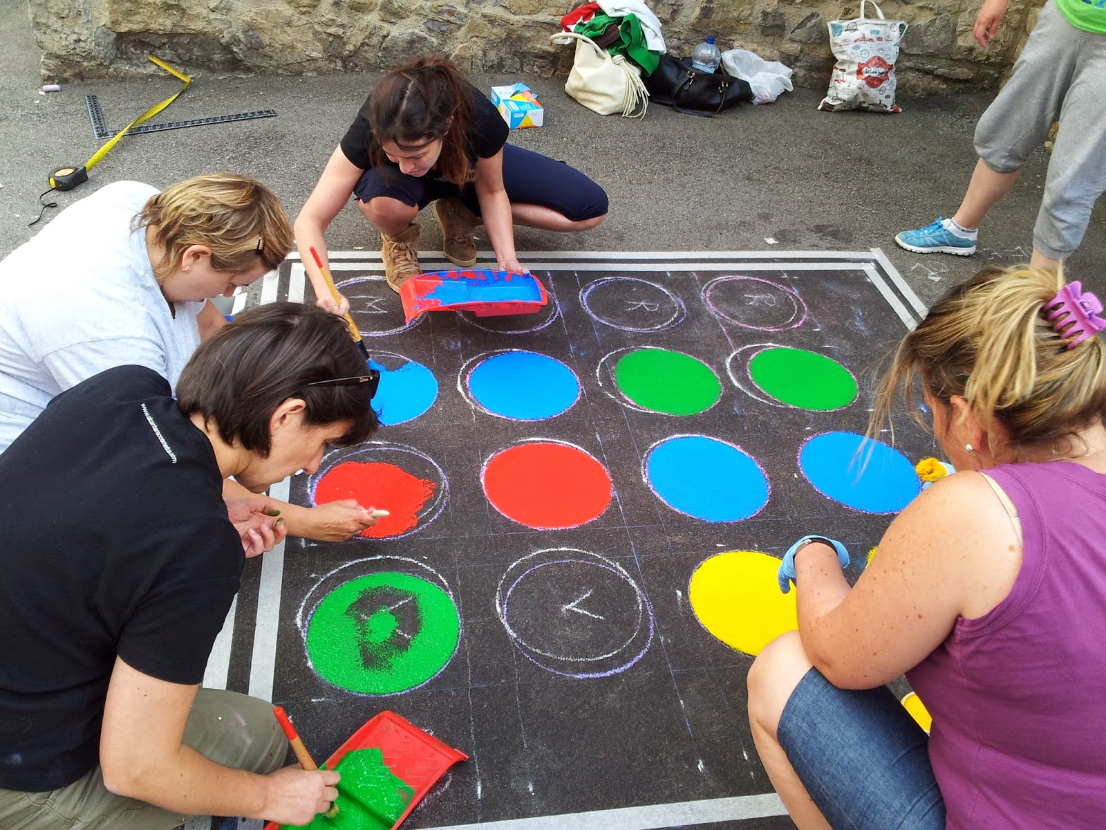 AMPA CP SABUGO: ¡El patio se llena de color!