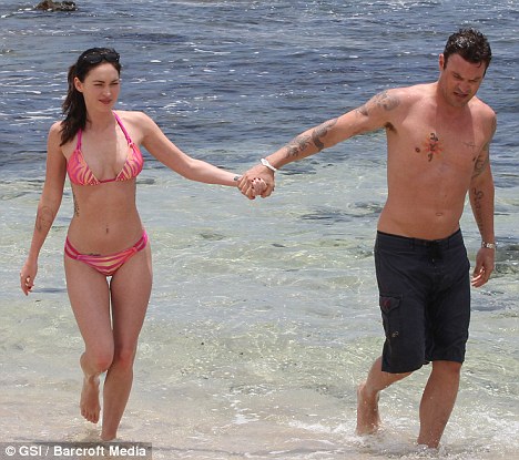 Fashion Beauty: Megan Fox Body Pink Bikini