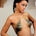 Rihanna muestra sus pechos con Body Paint