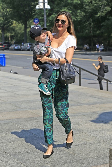 Ask Away Blog: Miranda Kerr with Louis Vuitton Speedy Bandouliere Bag