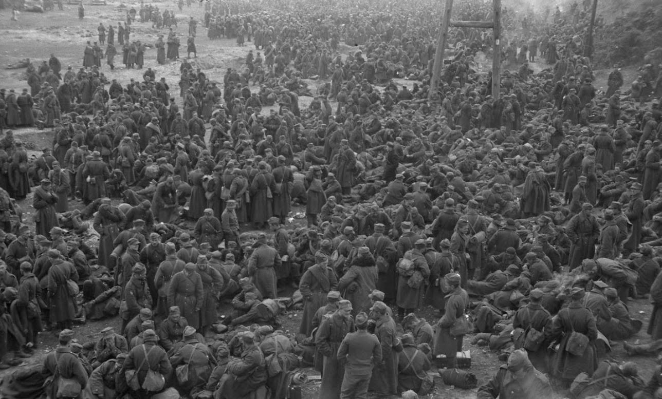 Нападение на лагерь. Польские военнопленные 1939. Немецкие солдаты в Польше 1939 военнопленные. Немецкие пленные Польша 1939.