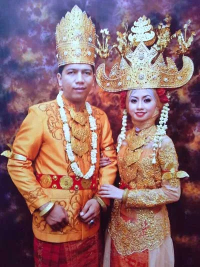 Gambar Pakaian Adat pengantin Lampung