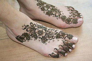 Pakistani Floral Mehndi Design for Feet
