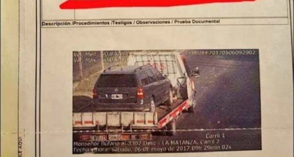 #Increíble: llevaba su carro sobre una grúa y recibió una multa por exceso de velocidad. #Increíble: llevaba su carro sobre una grúa y recibió una multa por exceso de velocidad.