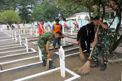 DALAM RANGKA MEMPERINGATI HARI PAHLAWAN KODIM 0725/SRAGEN GELAR KARYA BAKTI DI TMP KAB.SRAGEN