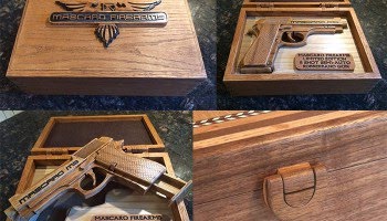 Pistola con caja de madera