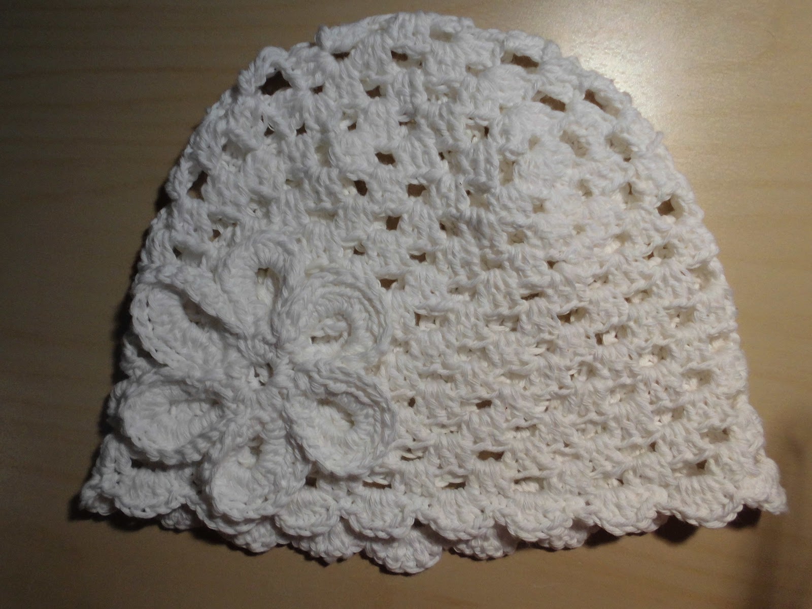 Moda a Punto Gorro de verano de hilo a crochet Moda a Punto Gorro de verano de hilo a crochet