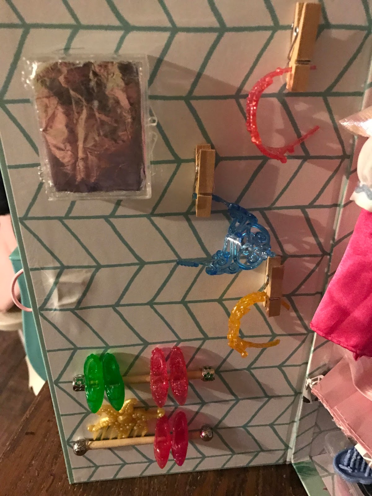 hot glue barbie shoes