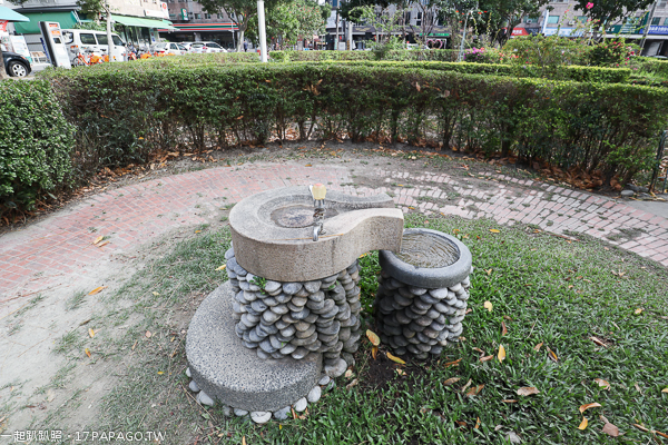 《台中.北屯》敦化公園|美好書席|親水生態蓮花池|綠草坪|親子休閒好去處 《台中.北屯》敦化公園|美好書席|親水生態蓮花池|綠草坪|親子休閒好去處