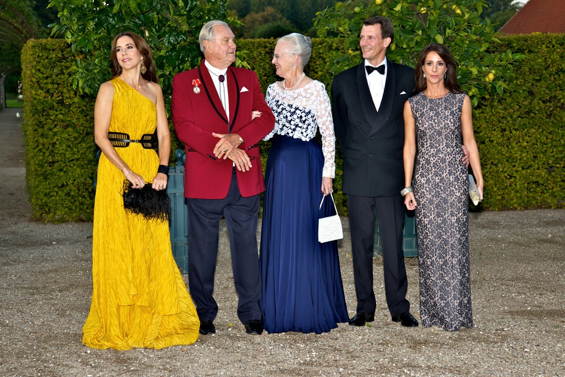 Queen Margrethe, Prince Consort Henrik, Crown Princess Mary, Prince Joachim and Princess Marie welcomed the guests at the entrance of the palace garden.