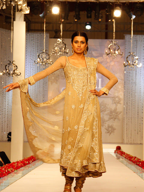 Dulhan Dresses Collections ~ Latest Stylish Fashion All Around the World