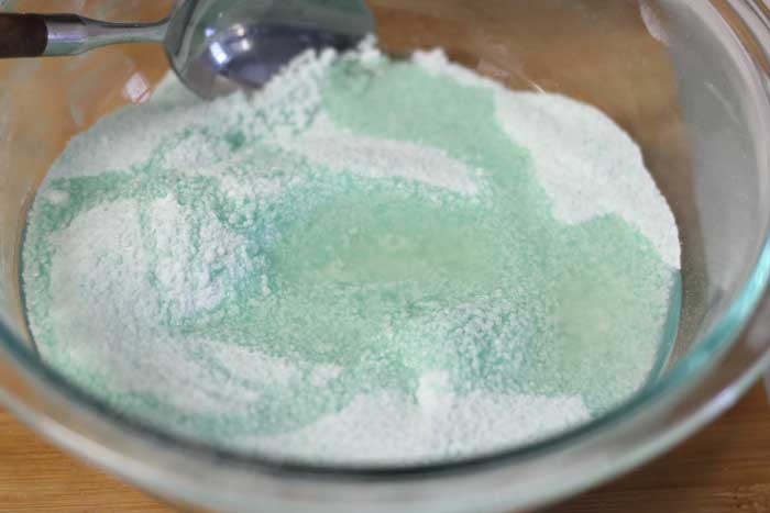 Easy Bath Bomb Recipe With Epsom Salts and Shea Butter - Everything Pretty