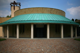 The Santuario del Beato Don Gnocchi is next door to the Fondazione Don Carlo Gnocchi in the San Siro district