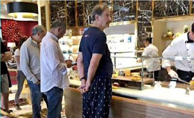 En pijama, captan a Vicente Fox en un lujoso Hotel de las Vegas