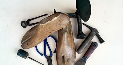 Alat Alat Untuk Membuat Sandal Dan Sepatu