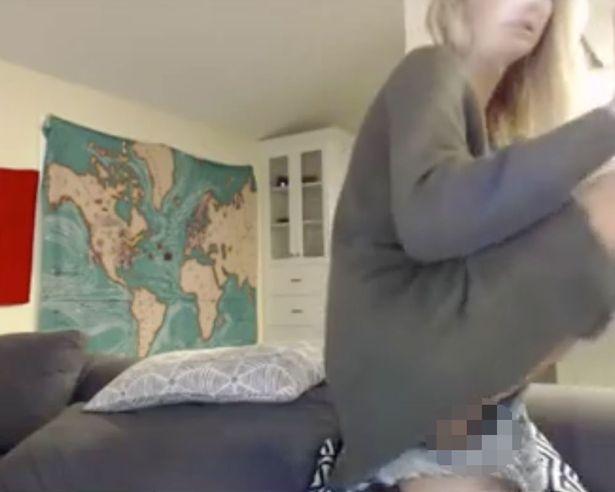 Twitch girl shows vagina